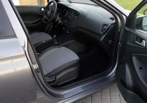 Hyundai i20 cena 29500 przebieg: 137121, rok produkcji 2015 z Czersk małe 92